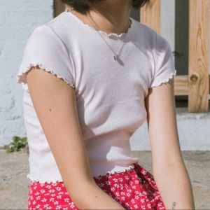 WHITE RIBBED CROP TOP WITH LETTUCE EDGE 🌟💛